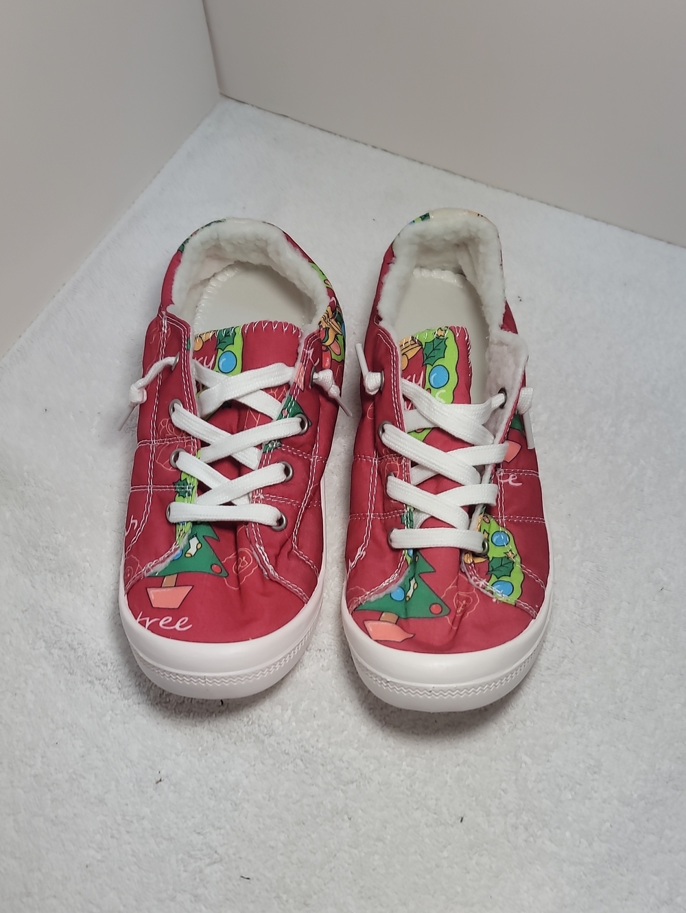 Womens Red Christmas Tree Slip-On Slippers NWOT -Size 11. 264